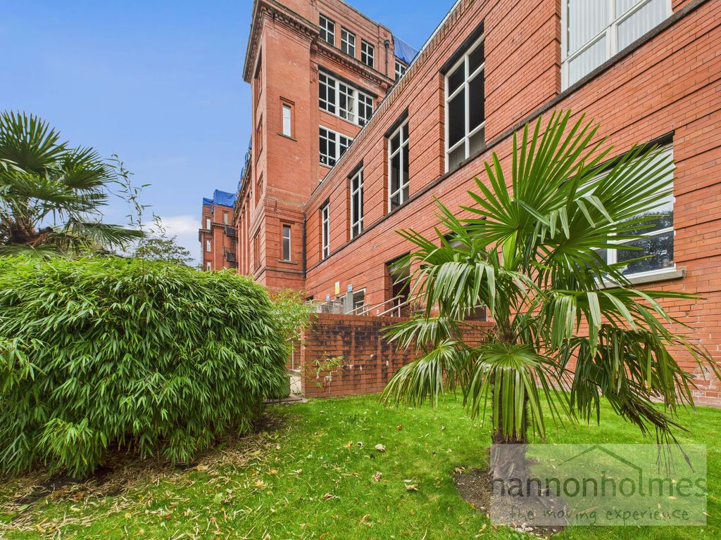 Property photo 1 of 30 Cam05283G0-Pr0115-Still043