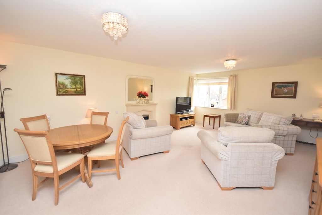 Property photo 1 of 9 Lounge/Dining Room