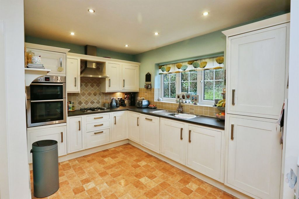 Property photo 2 of 28