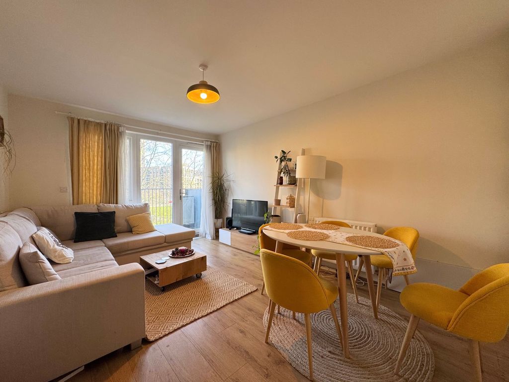 Property photo 1 of 12 Lounge/Dining Area