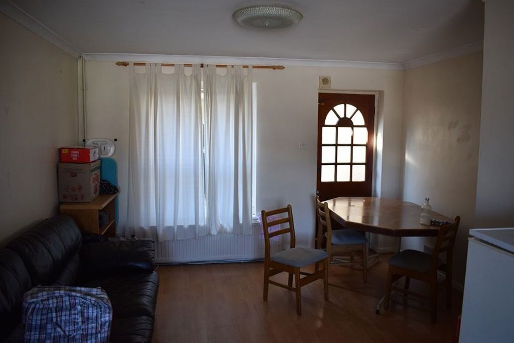 Property photo 2 of 4