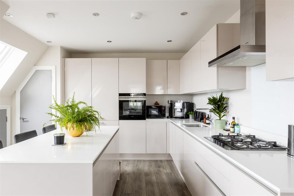 Property photo 2 of 23