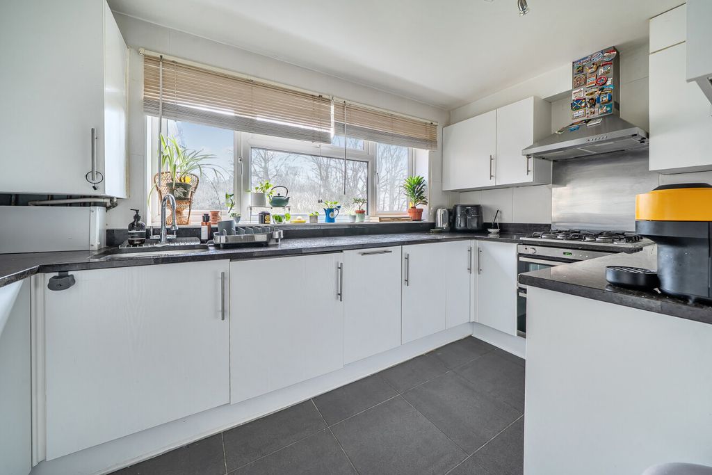 Property photo 3 of 14 1425317-14-69B184...