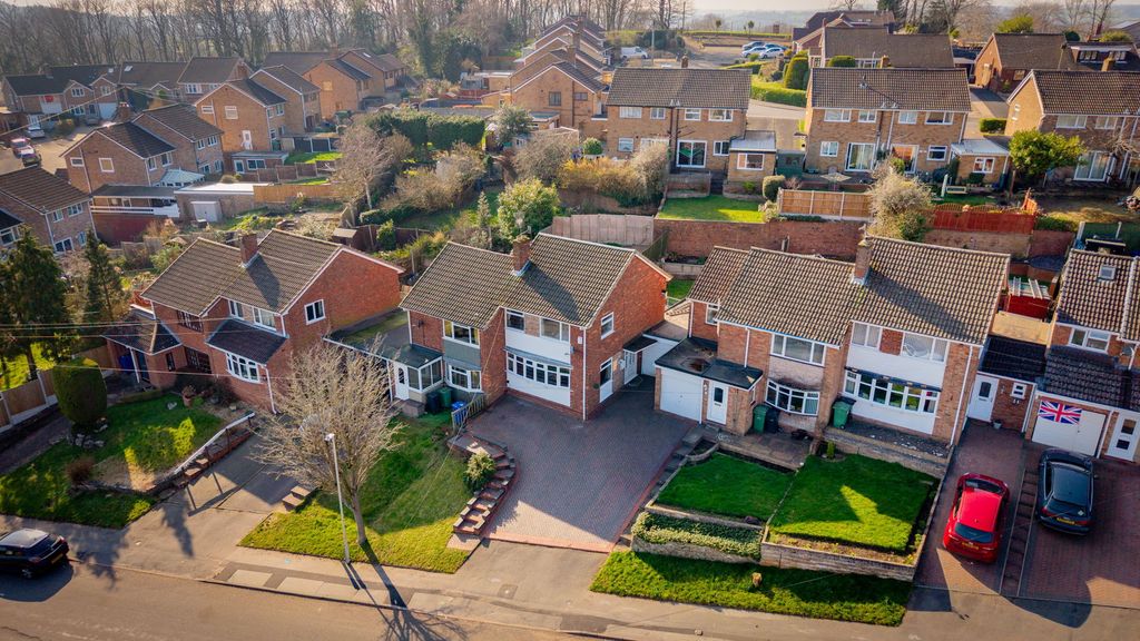 Property photo 2 of 27