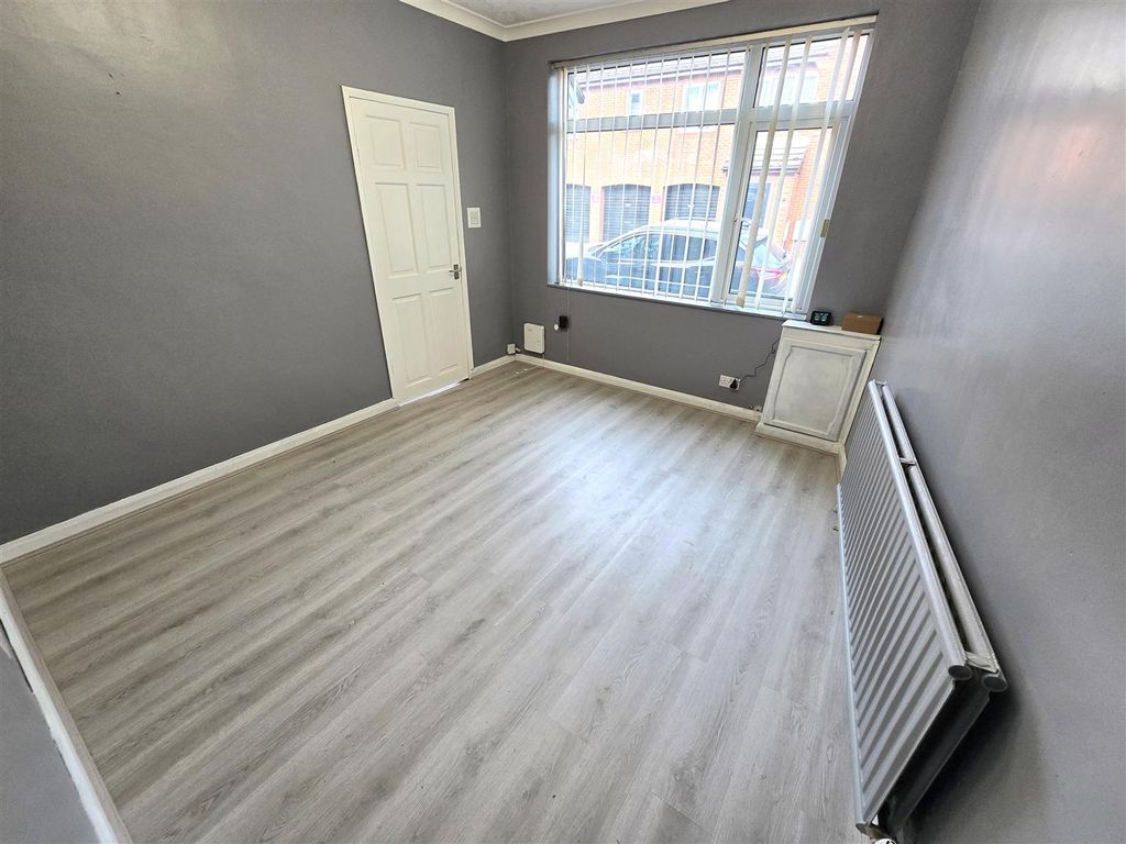 Property photo 2 of 15 Lounge