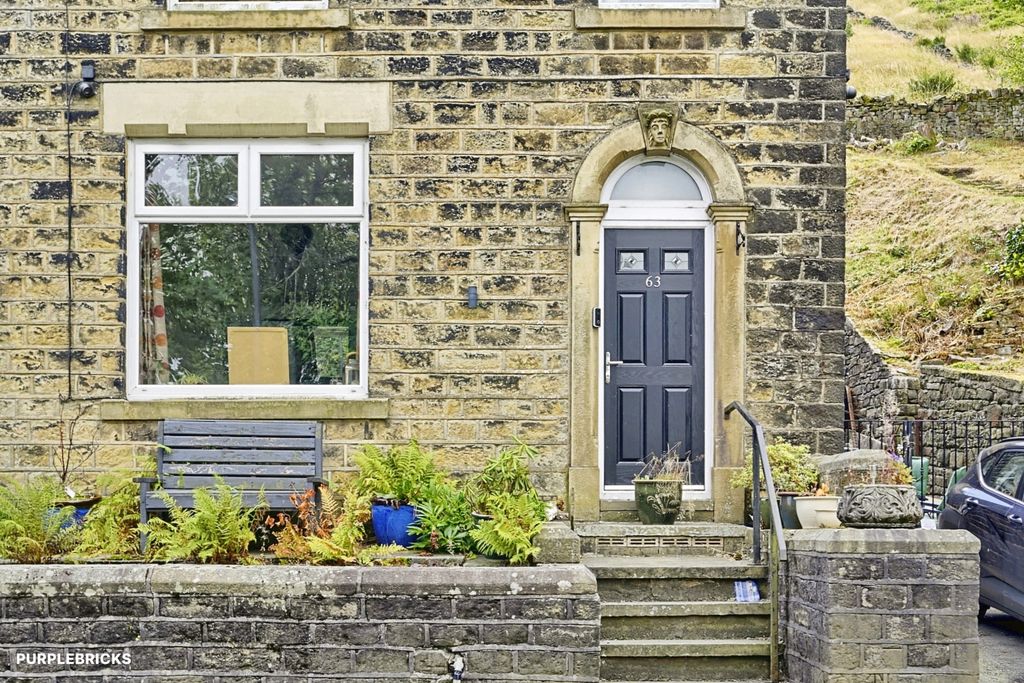 Property photo 1 of 16 Front Garden