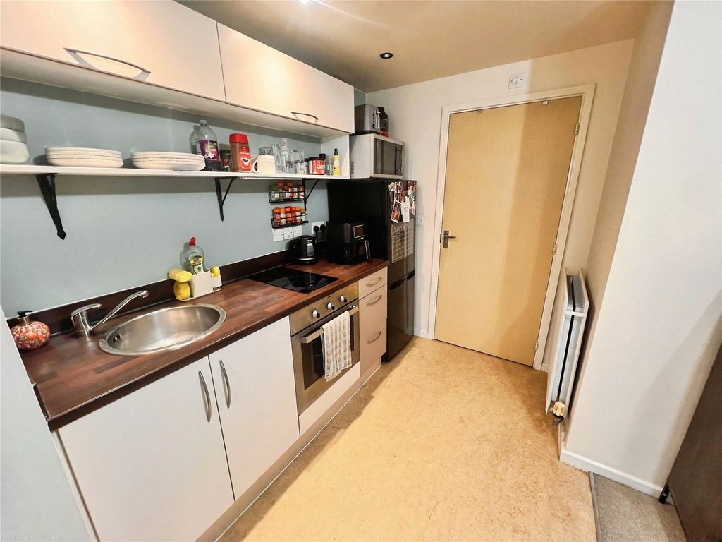 Property photo 3 of 8 Kitchen