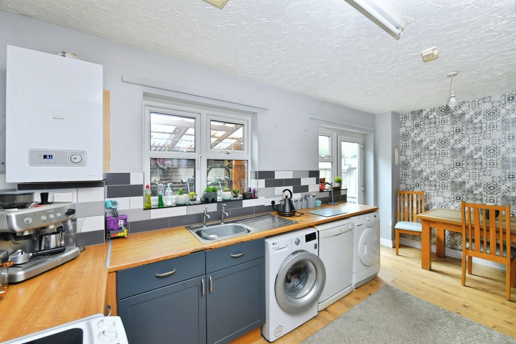 Property photo 2 of 20