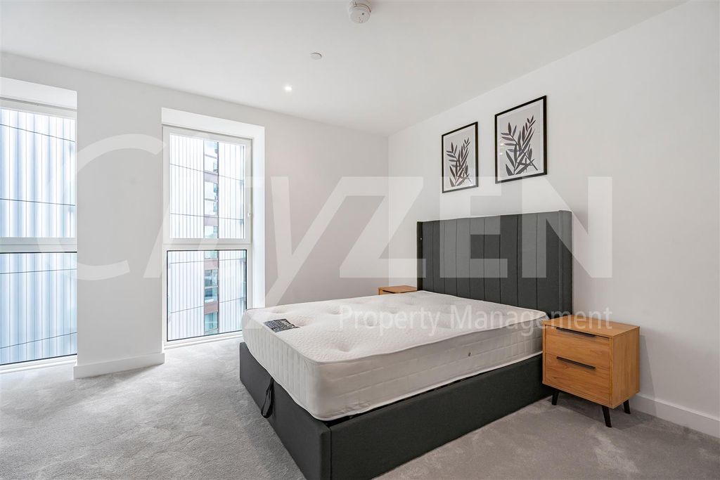 Property photo 2 of 17 Bedroom