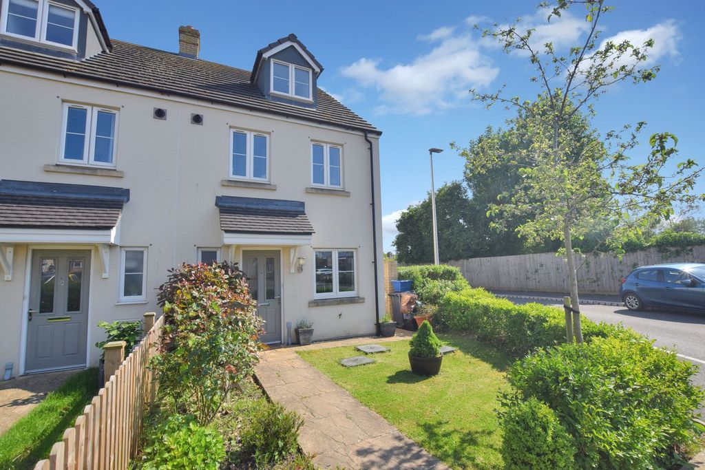Property photo 1 of 18