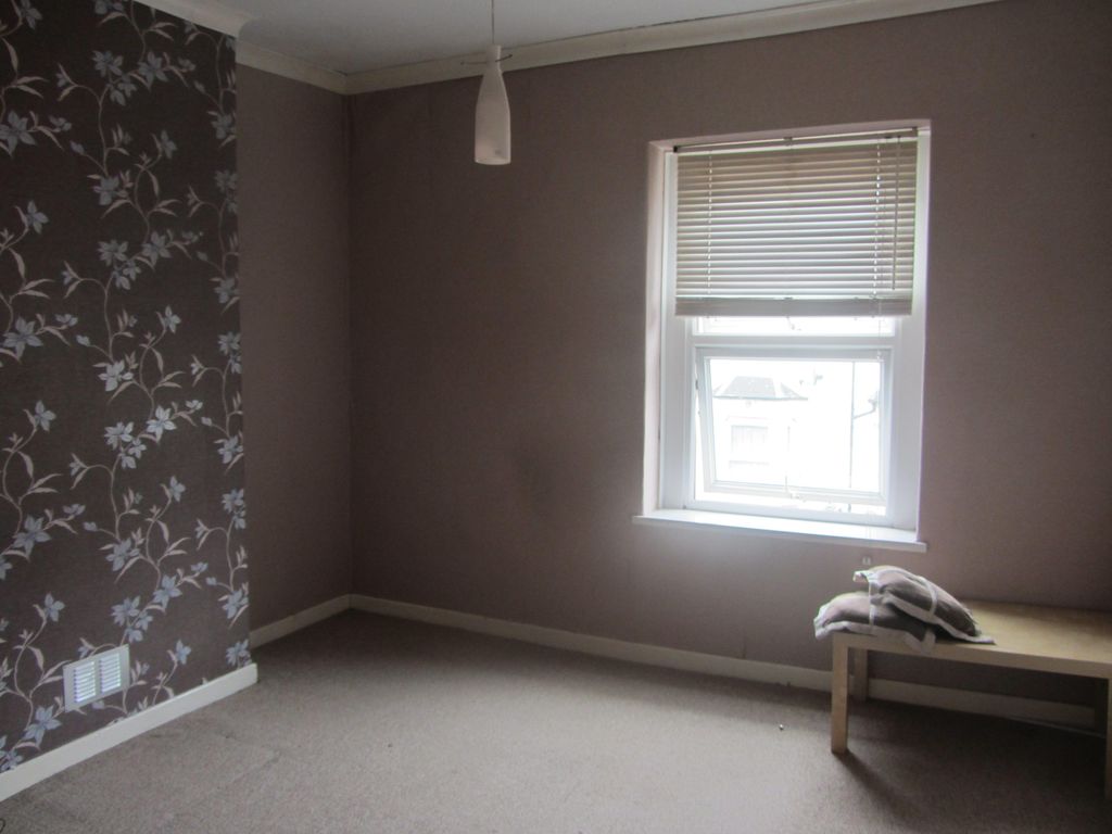 Property photo 2 of 4 Living Room