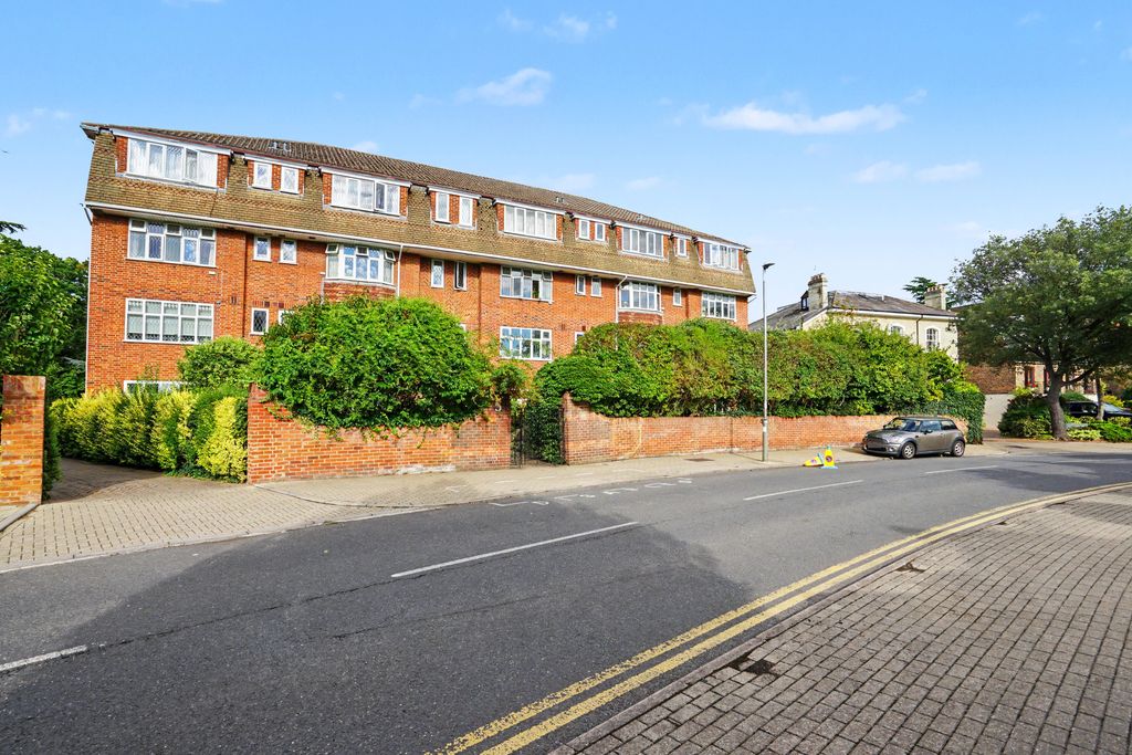 Property photo 1 of 11 Flat 12, Marlborough, 5 Inner Park Road, Wimbledon, London, Sw19 6DX