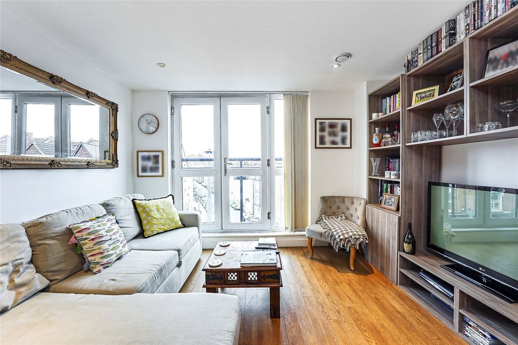 Property photo 2 of 10