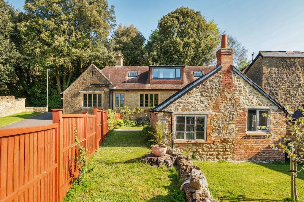 Property photo 2 of 18