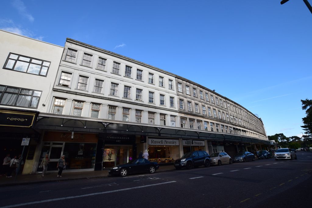 Property photo 1 of 7 Lounge