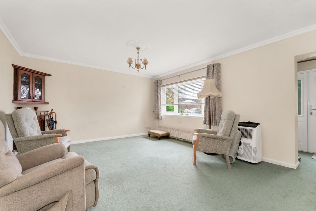 Property photo 2 of 13 11 Little Moore, Fenstanton