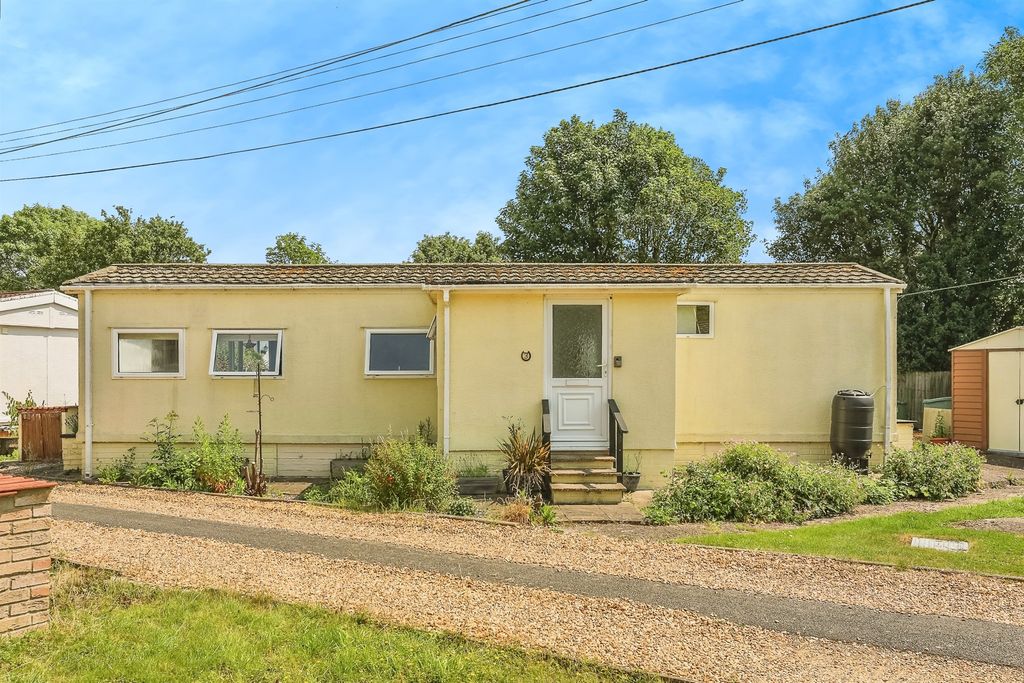 Property photo 2 of 17