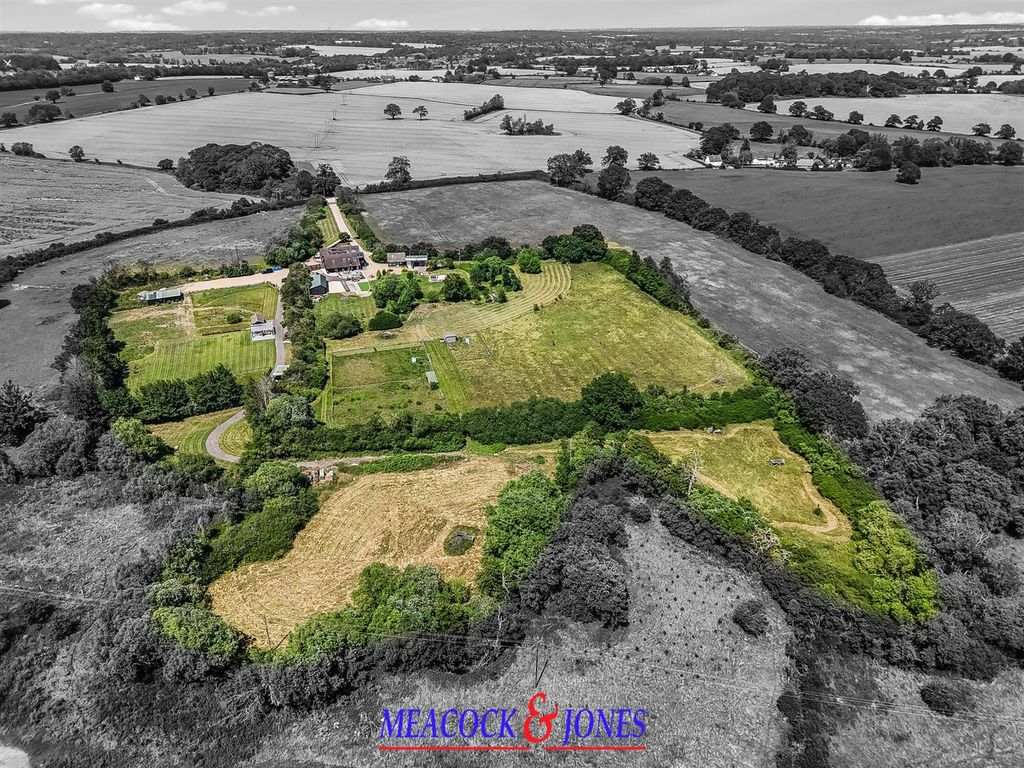 Property photo 2 of 61 Hunts Farm.Jpg