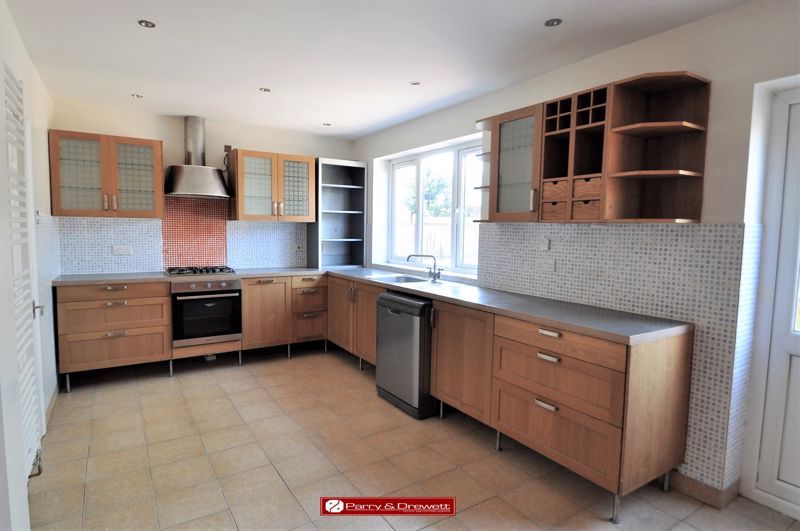 Property photo 3 of 12 Photo 9