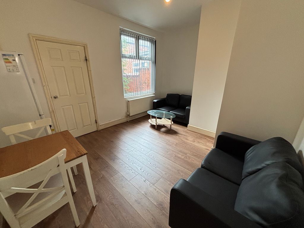 Property photo 1 of 15 Claremont Road