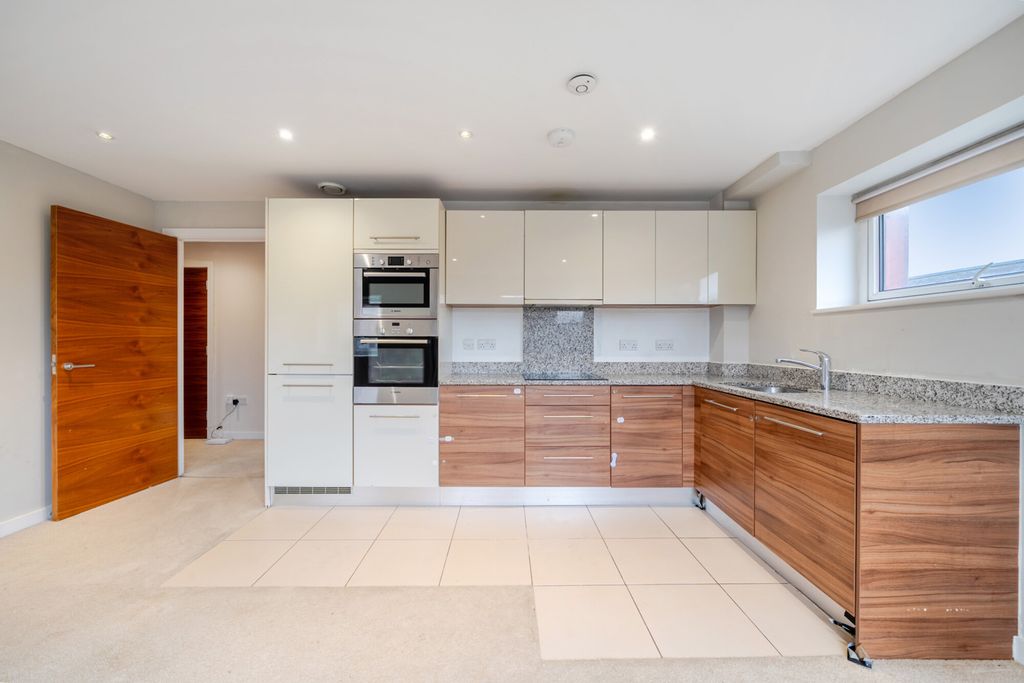 Property photo 2 of 20 1371657-7-68F630d...