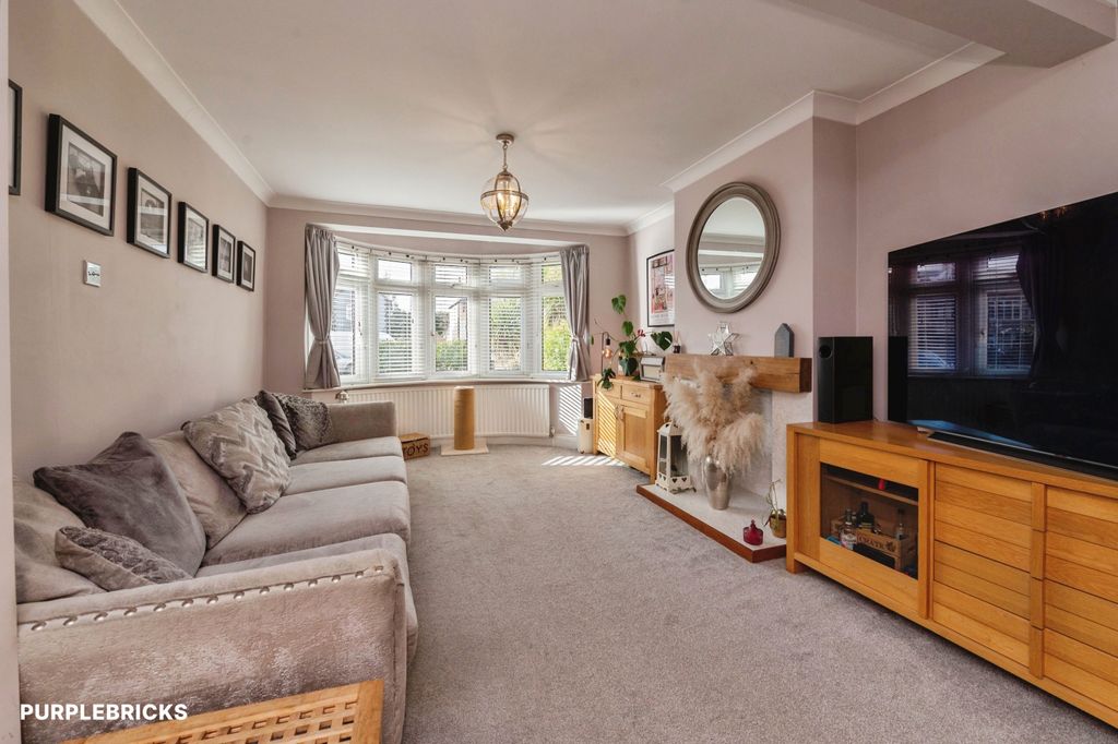 Property photo 3 of 35