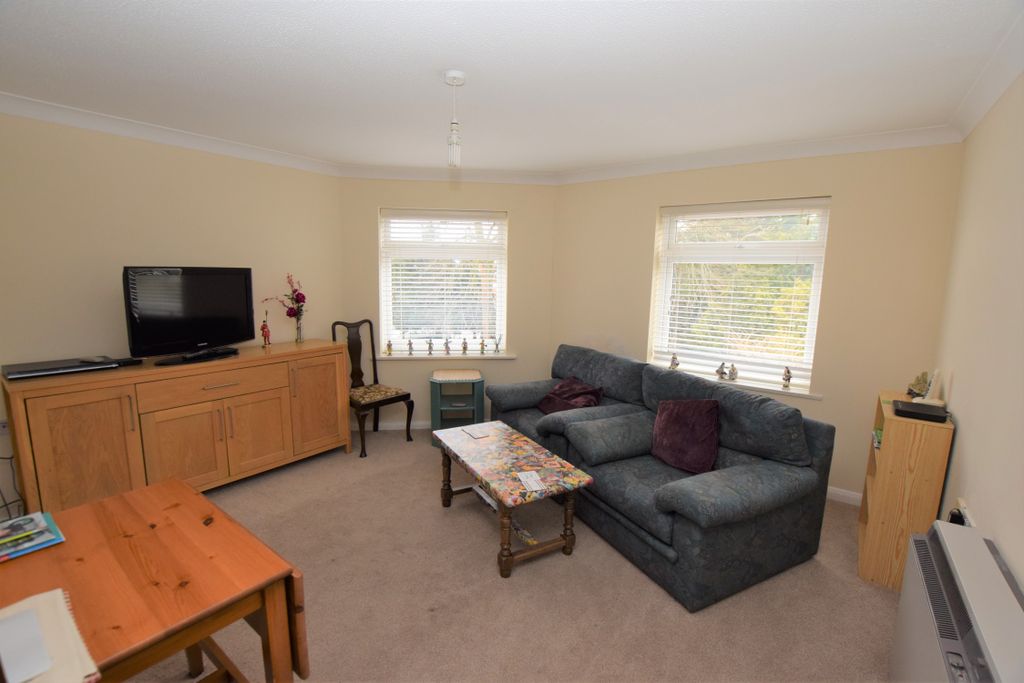 Property photo 2 of 14 Photo 8