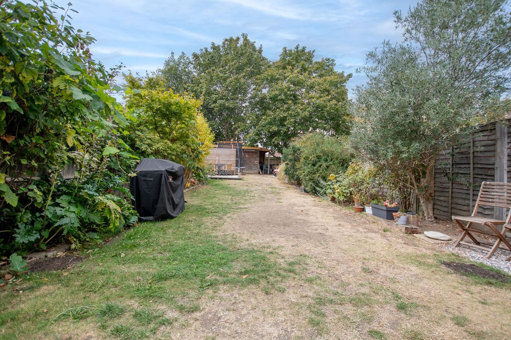 Property photo 2 of 13 Garden