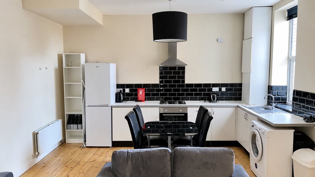 Property photo 1 of 8 Kitchen