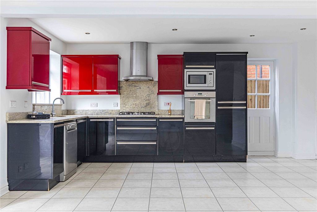 Property photo 3 of 31 Picture No. 17