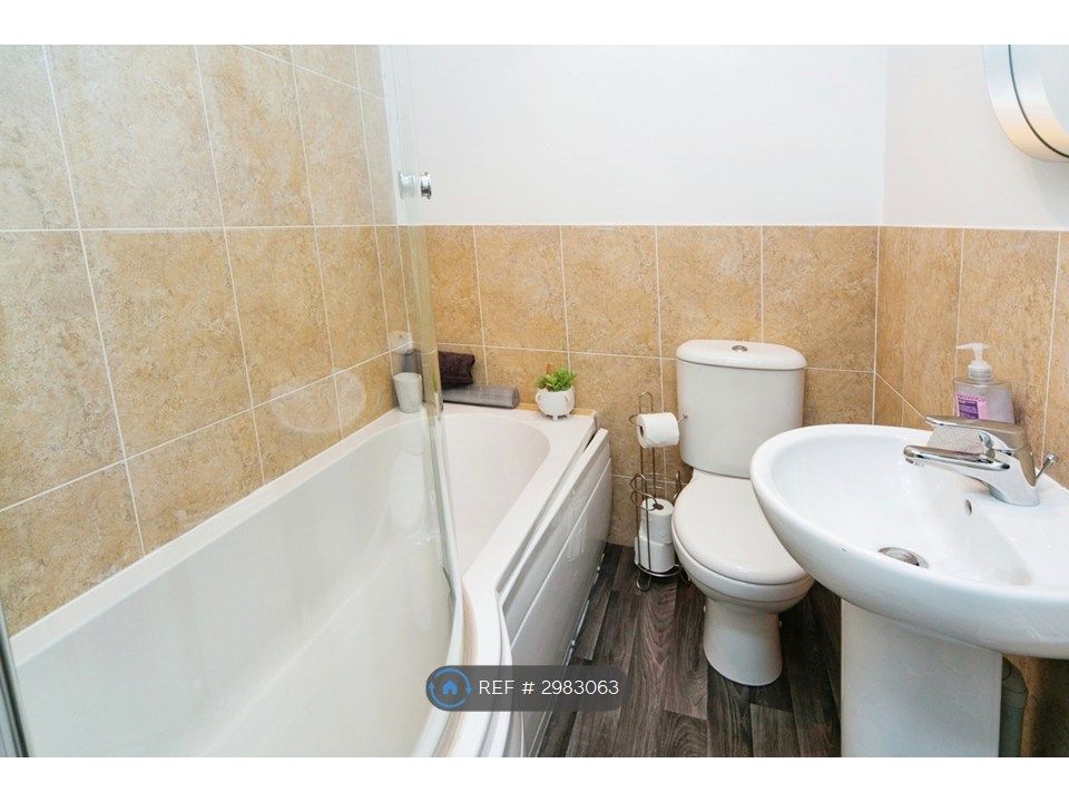 Property photo 2 of 20 Bathroom