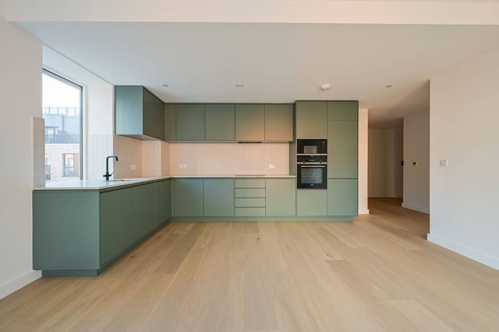 Property photo 3 of 33