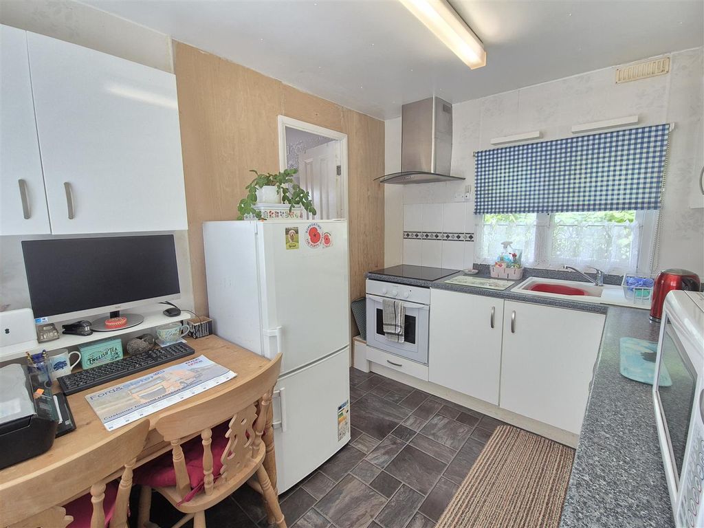 Property photo 2 of 14 Kitchen/Diner