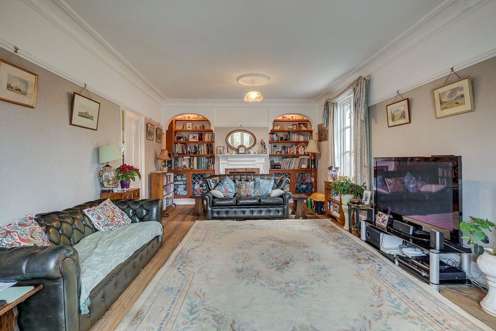 Property photo 3 of 23 Picture No. 30