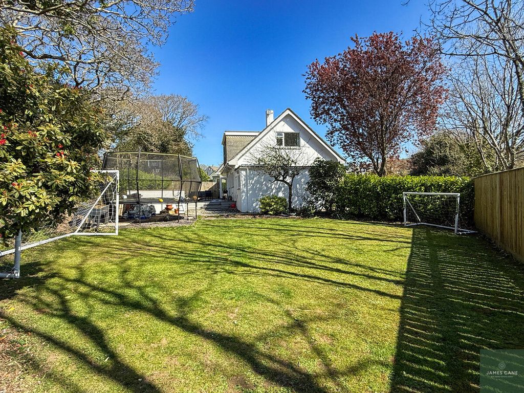 Property photo 3 of 18