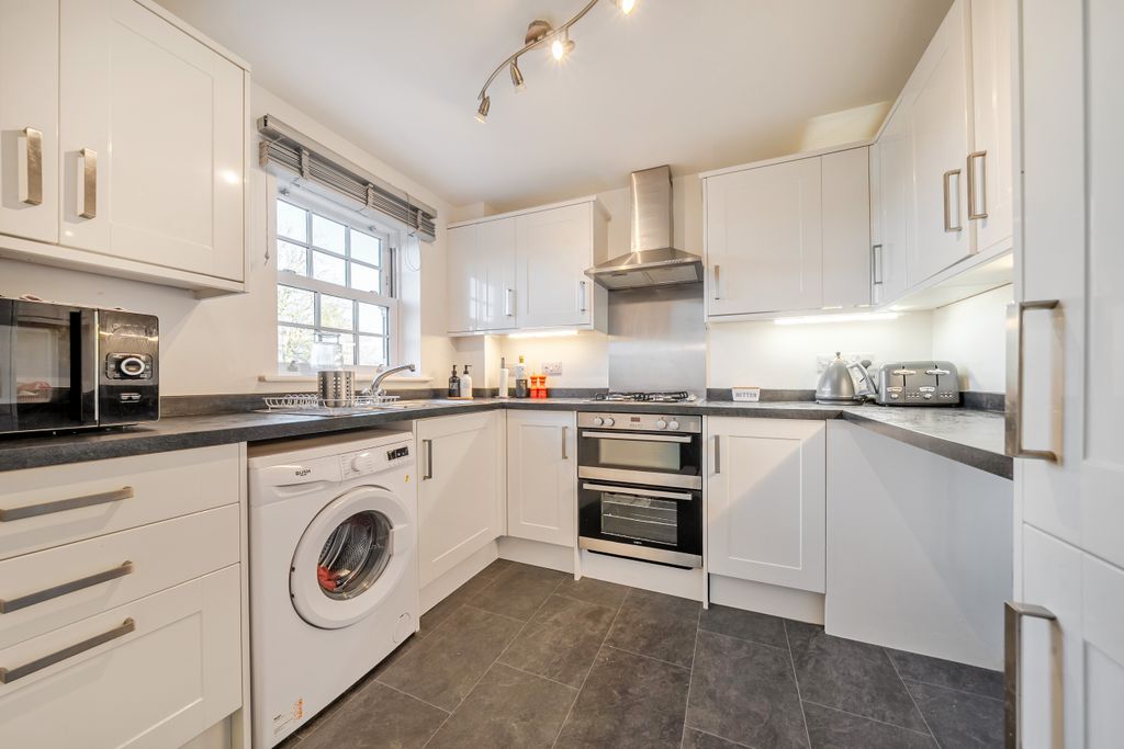 Property photo 3 of 21 Kitchen