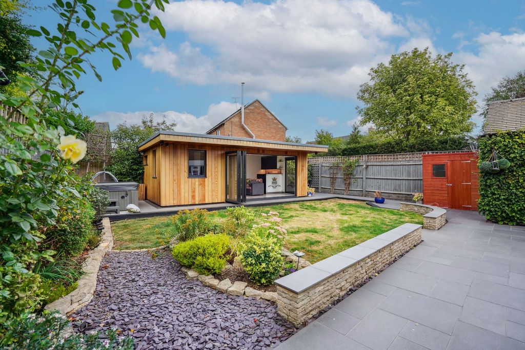 Property photo 3 of 19 Garden Room