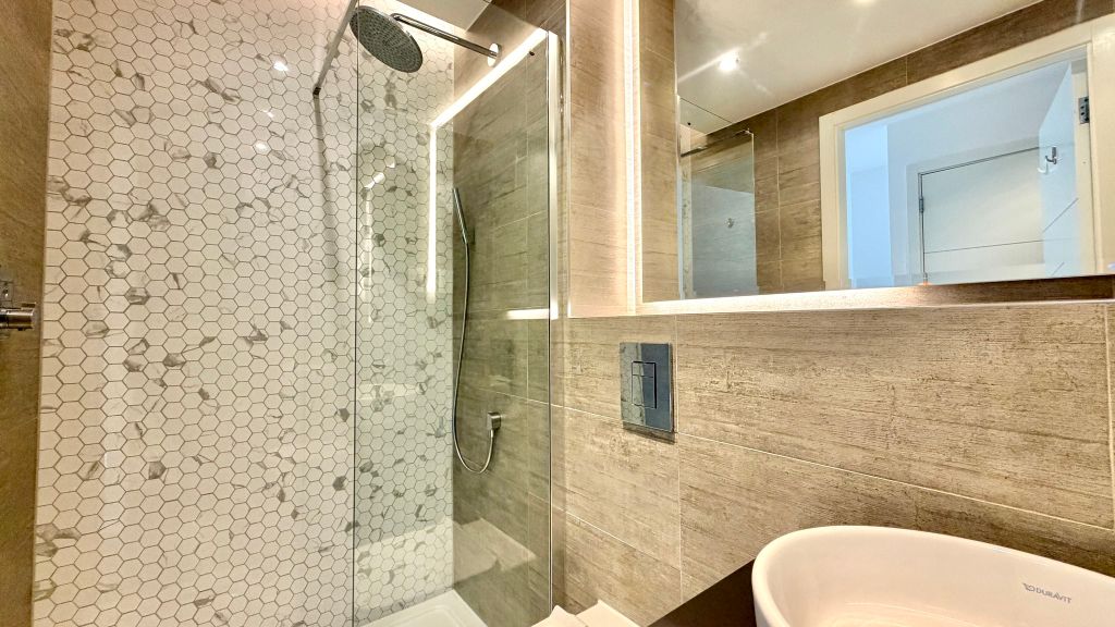 Property photo 3 of 13 Bathroom