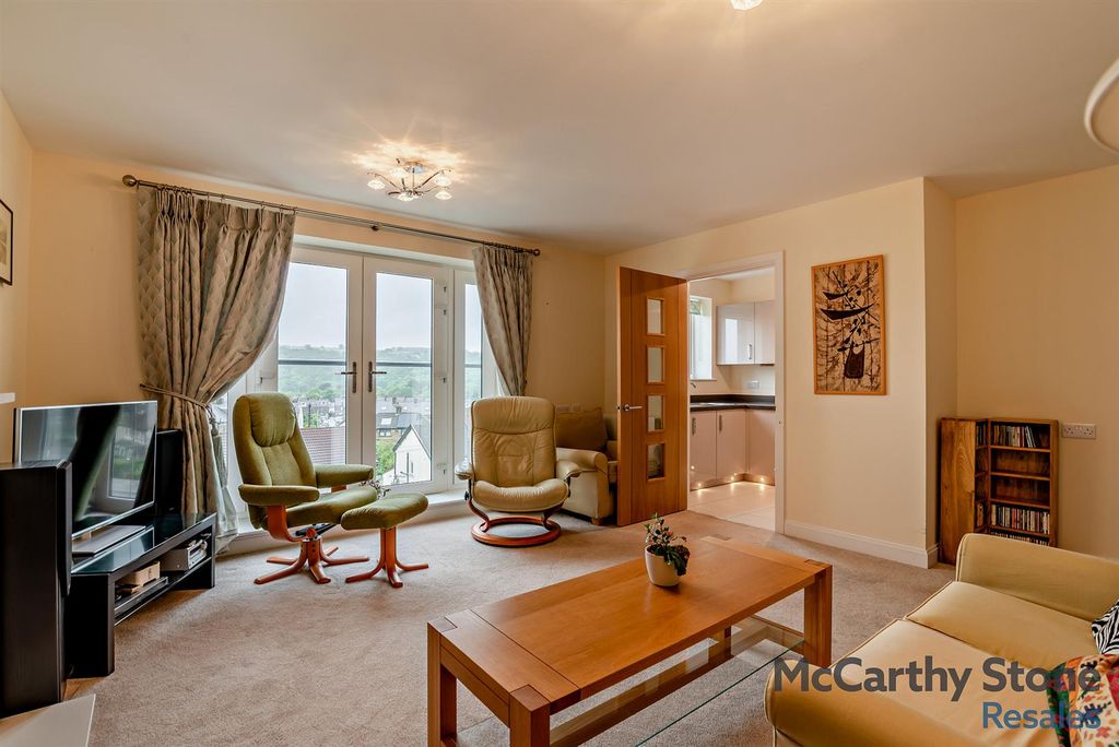Property photo 3 of 26 8649731-Interior04-800.Jpg