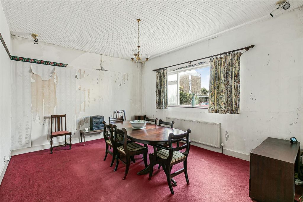 Property photo 3 of 21