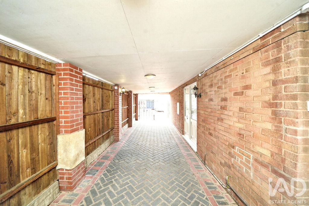 Property photo 2 of 37