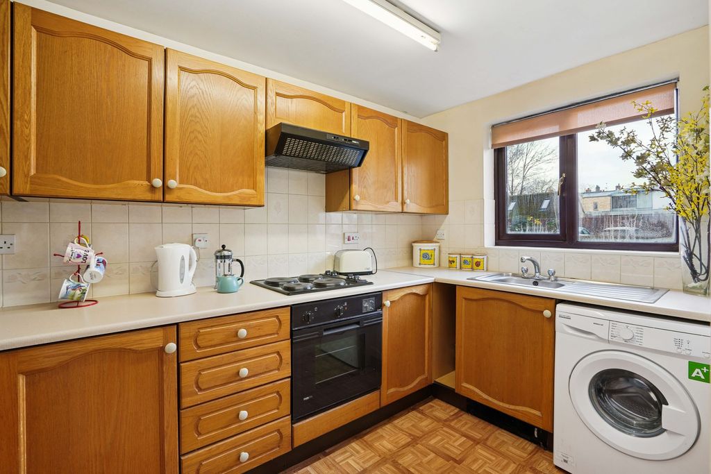 Property photo 3 of 9 Kitchen