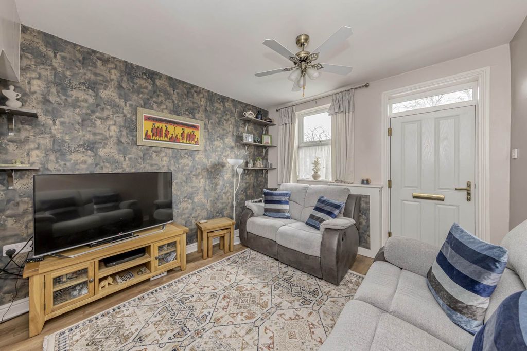 Property photo 3 of 23