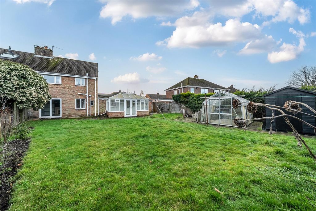 Property photo 2 of 19 1395599-16-696502914c1d2.Jpg