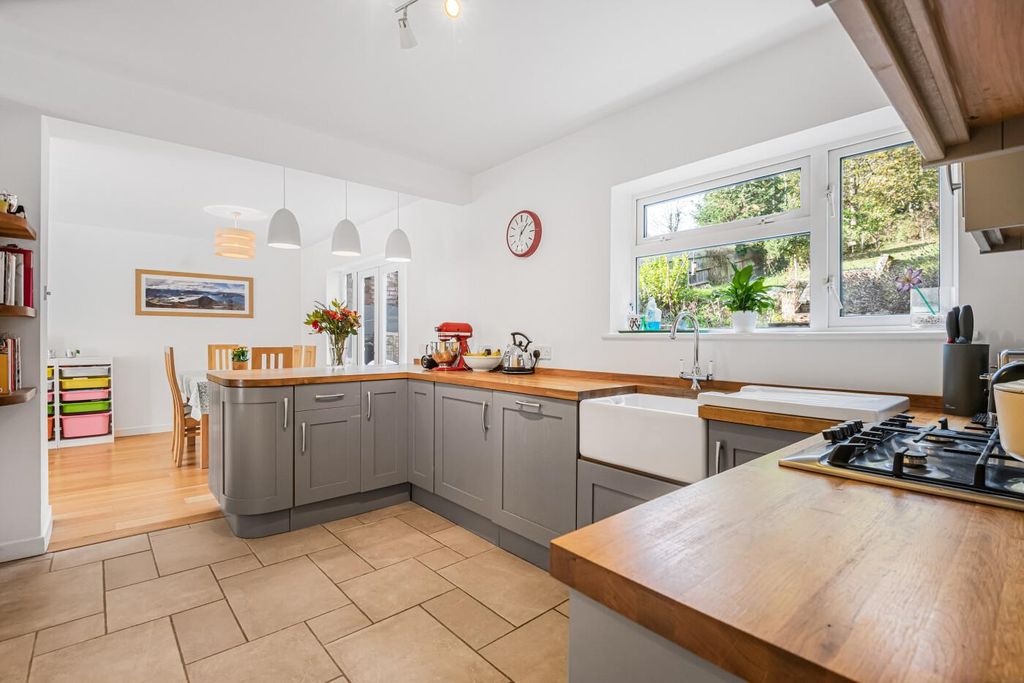 Property photo 2 of 29