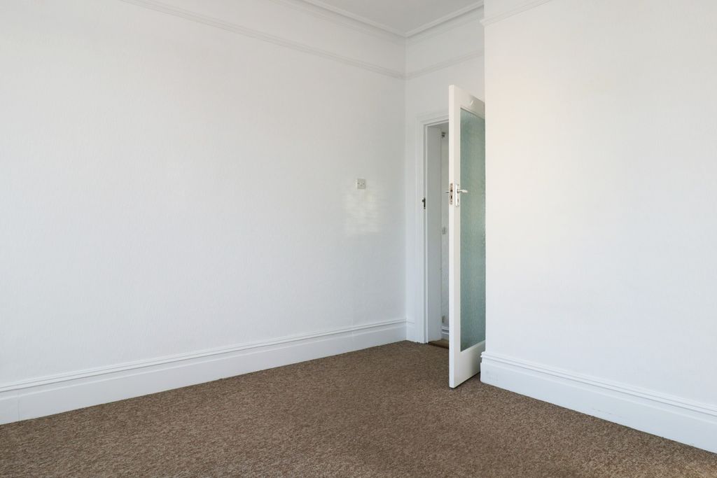Property photo 2 of 12 5325282