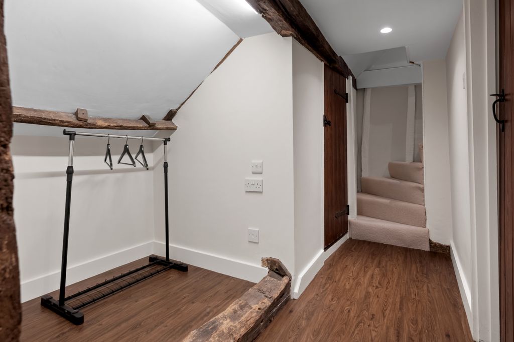 Property photo 2 of 16 01492Ffc324d5662A9F320956B15cc19946d5268.Jpeg