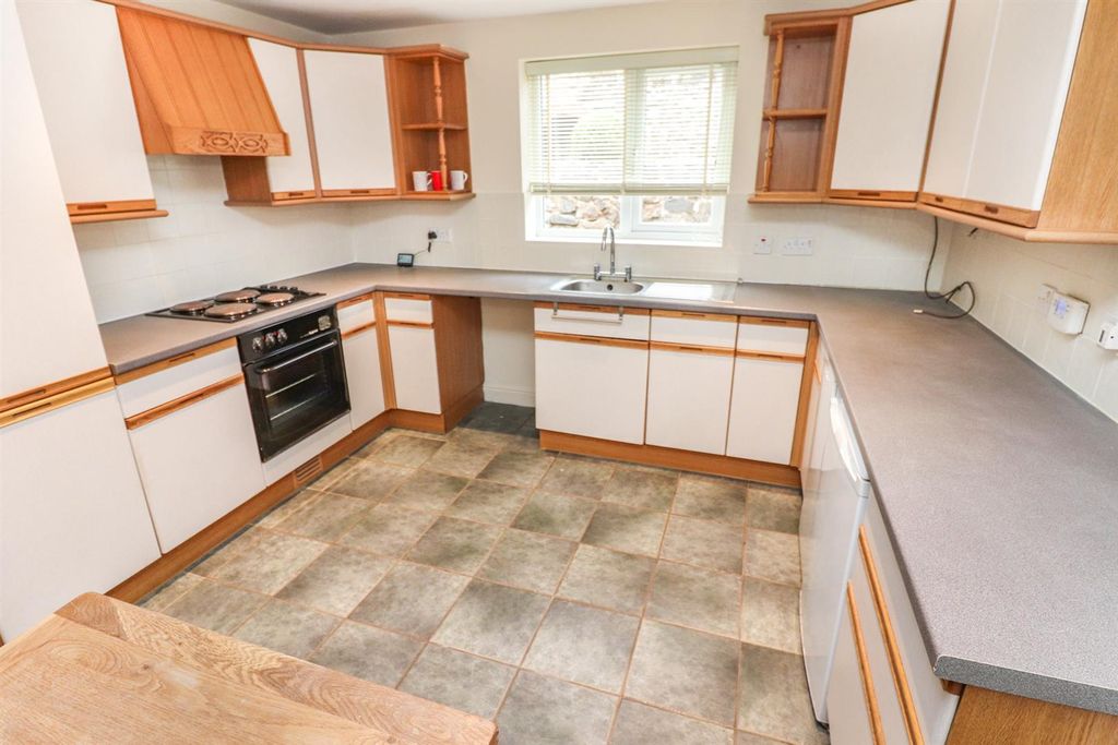 Property photo 3 of 10 Kitchen/ Breakfast Room