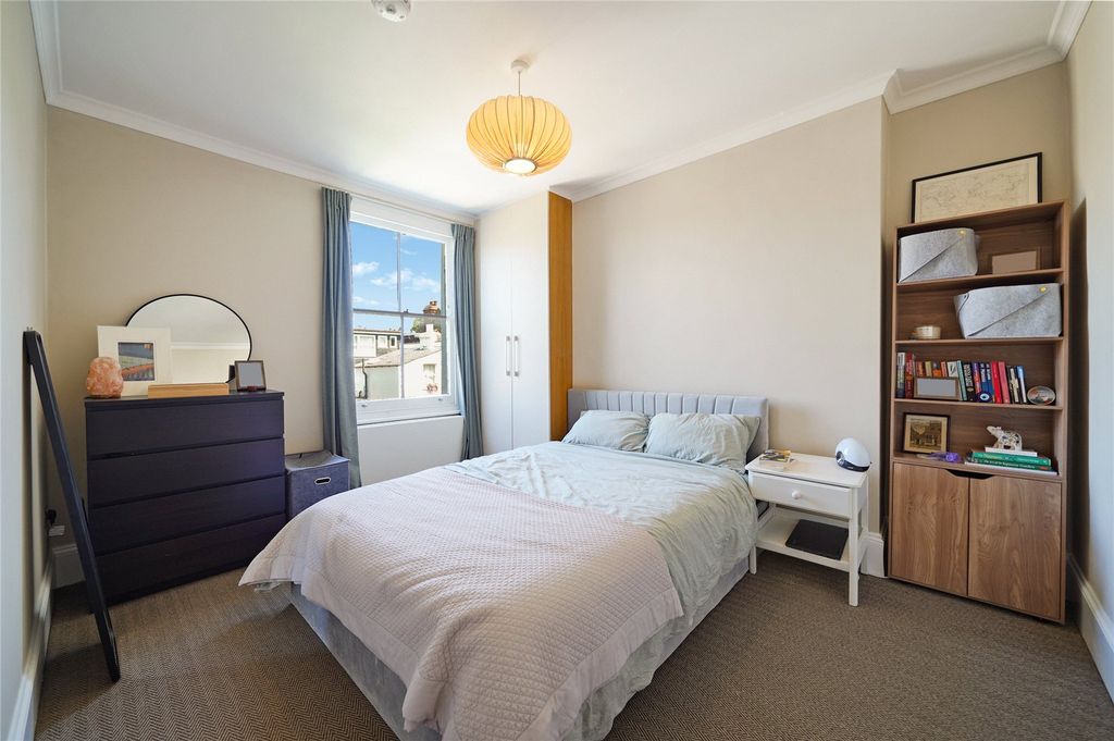 Property photo 2 of 17 Picture No. 31