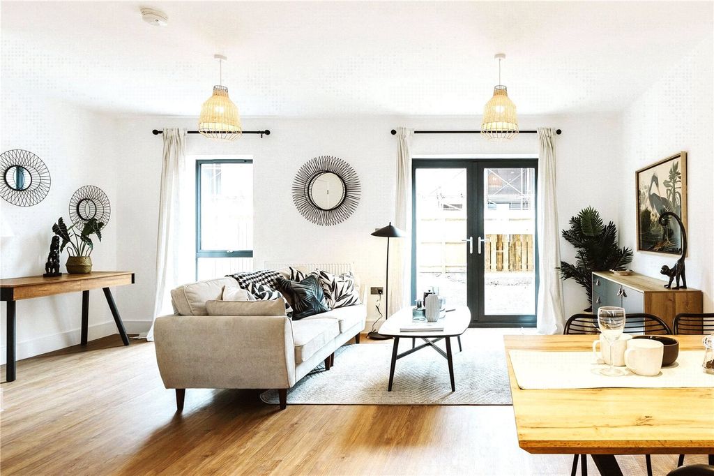 Property photo 1 of 10 Open Plan Living